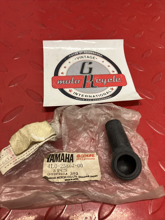 NOS YAMAHA MASTER CYLINDER BOOT 4L0-25862-01-00 Y67