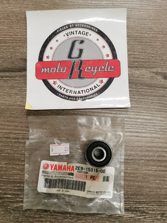 NOS YAMAHA ENGINE MOUNT DAMPER 2E9-15316-00-00 Y55