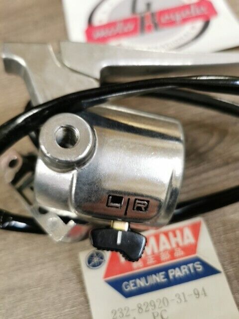 NOS YAMAHA RD60 1973 - 1975 LEVER HOLDER ASSEMBLY 2 232-82920-31-94 Y114