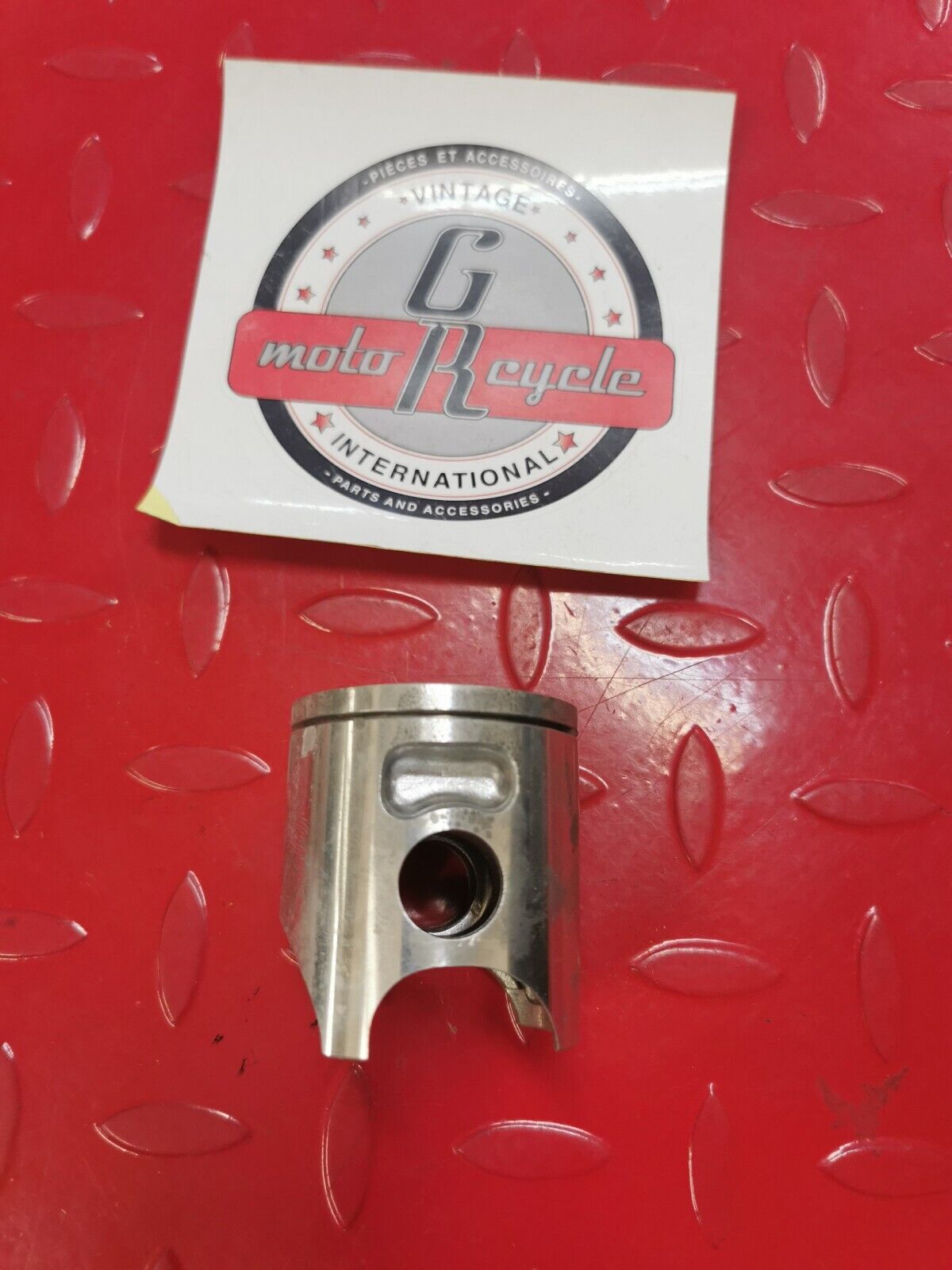 NOS YAMAHA YZ100 1976 - 1981  Piston Oversize 1.00MM 1J4-11638-00-00 Y27