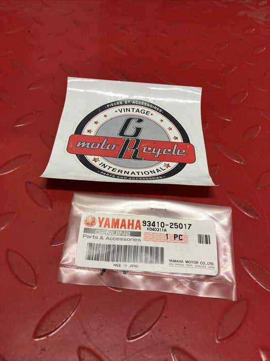 NOS YAMAHA CIRCLIP 93410-25017-00 Y62