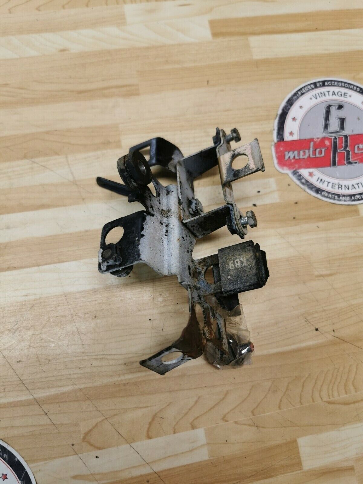 Honda XL200R 1984 electrical base plate electric bracket coil regulator rectifie