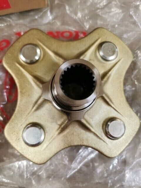 NOS HONDA ATV TRX350 1986 HUB L RR 42620-HA7-670 SUB BY 42620-HA7-770 H105
