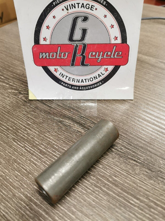 NOS YAMAHA SPACER  90560-17214-00 Y57