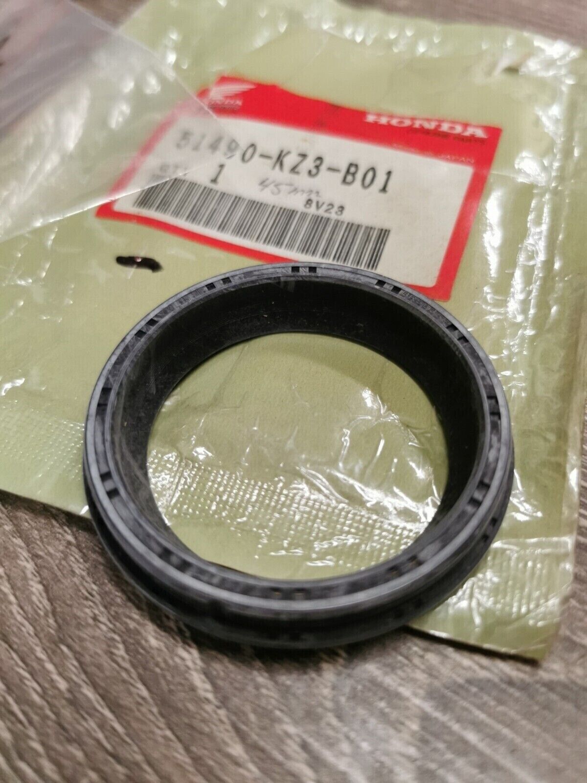 NOS HONDA CR250 1997 1998 FORK SEAL SET INCOMPLETE 51490-KZ3-B01  H56