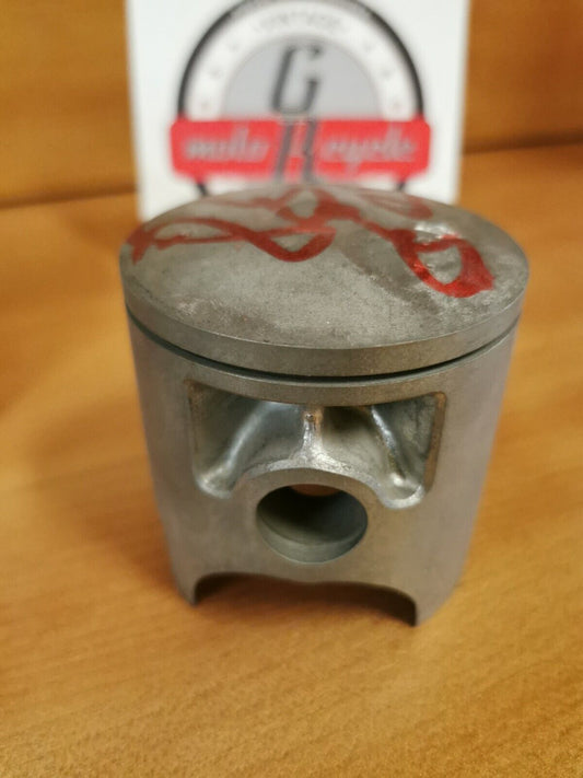 NOS YAMAHA MX250 YZ250 1975 - 1978  PISTON STD  509-11631-01-96 Y46