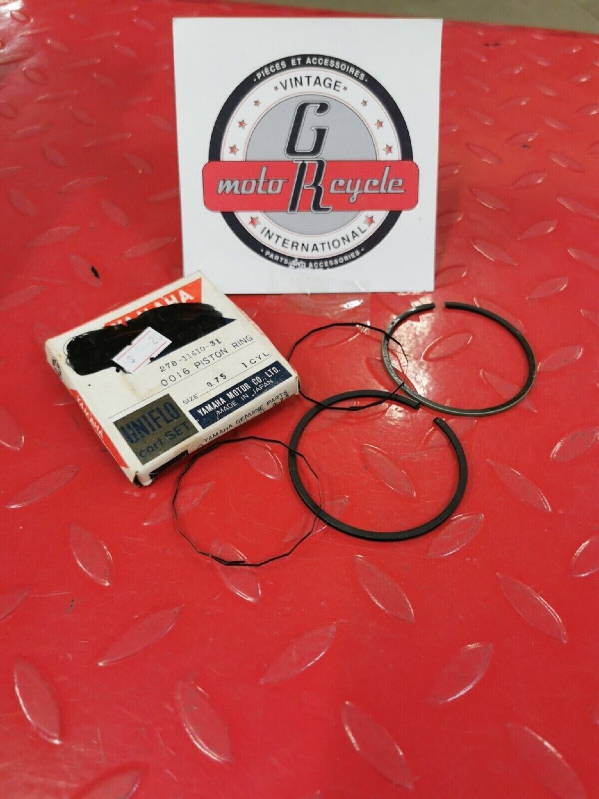 NOS YAMAHA R5  1970 - 1972  PISTON RING SET 0.75   278-11610-31-00    Y51