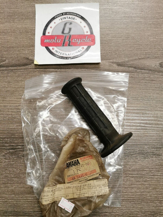 NOS YAMAHA GRIP RH 29U-26242-00-00 Superseded by 1LX-26242-01-00 Y55