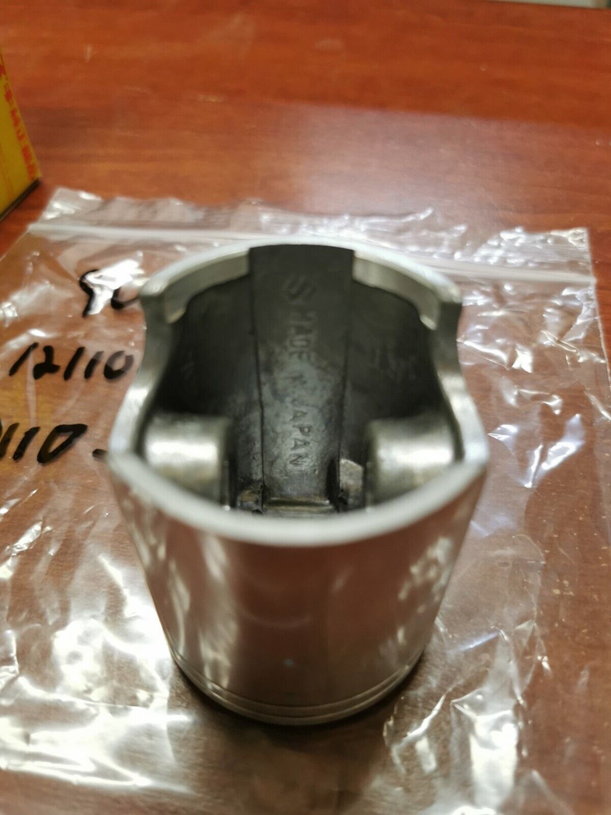 NOS Suzuki 1976 - 1978 RM100 PISTON 0.50 OVER 12110-28622 SUB. 12110-28623 S32