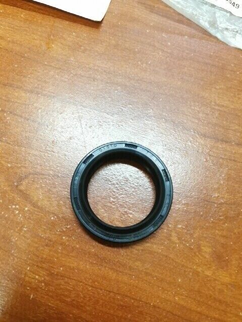 NOS Yamaha FZ600 SRX600 XJ550 OIL SEAL 49A-23145-00-00 SUB. 4ES-23145-00-00 Y102