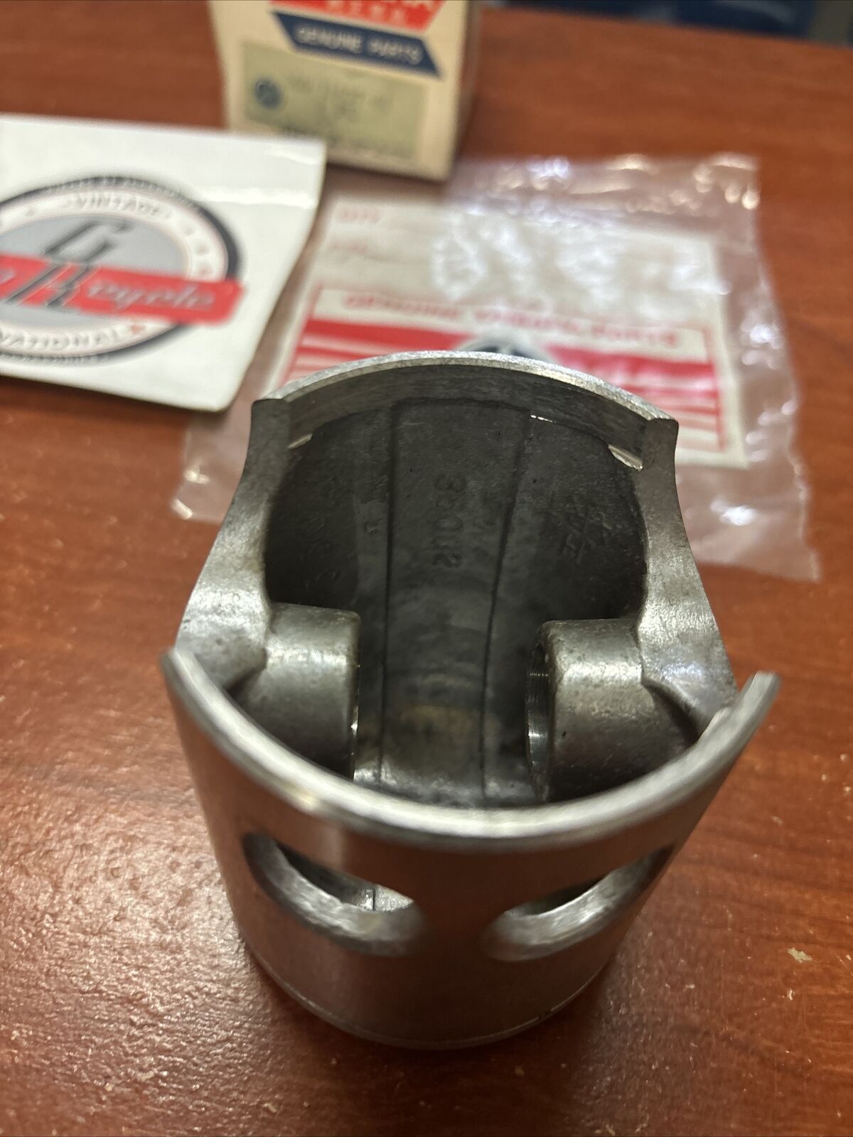 NOS Yamaha PISTON O/S 0.75 360-11637-01 SUB 360-11637-02-00 360-11637-03-00 Y175