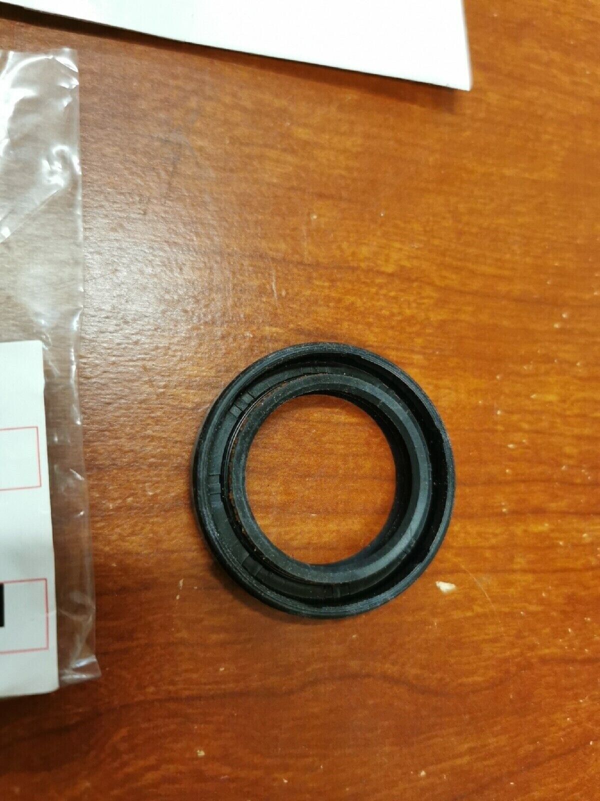 NOS Kawasaki KRF750 KRT750 OIL SEAL 92049-1570 K25
