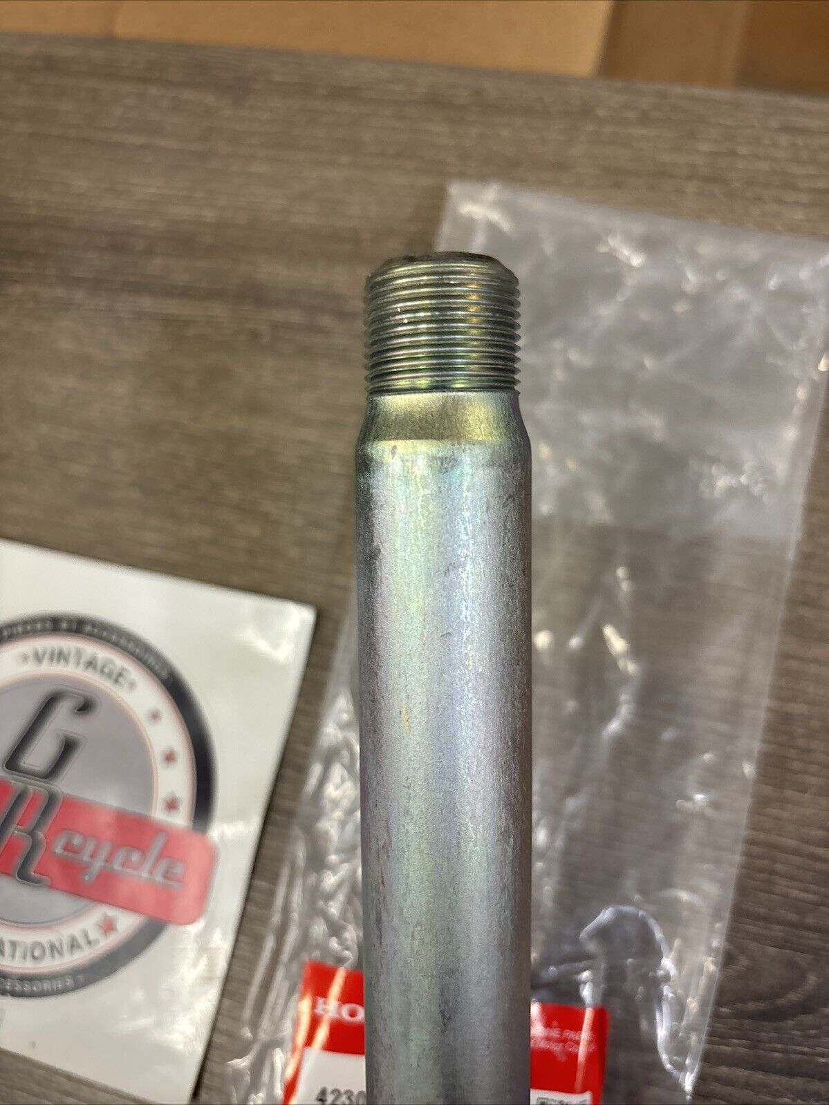 NOS Honda CR125R CR250R CRF250R CRF250X REAR WHEEL AXLE 42301-KZ4-J40 H139