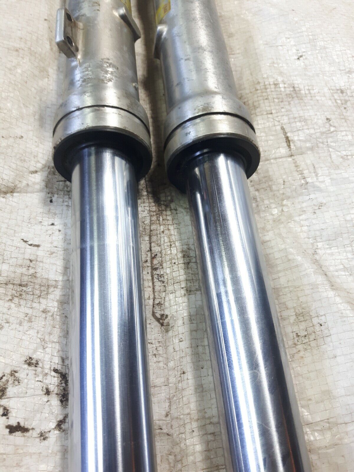 Honda XL250R 1984 front fork shock absorber XL 250R SHOWA 51400-KL4-671 .