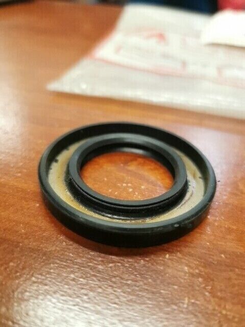 NOS Honda OIL SEAL (33X57X7) 91205-283-010 SUB. 91205-283-015 H68
