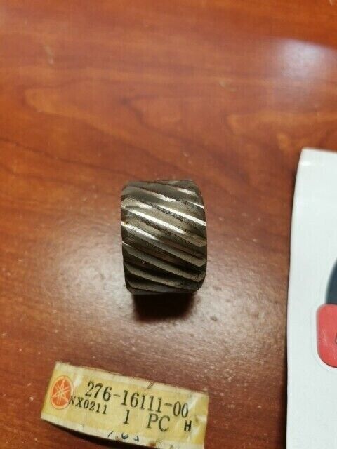 NOS Yamaha HT1 LT2 LT3 LTMX PRIMARY DRIVE GEAR (19T) 276-16111-00-00 Y119