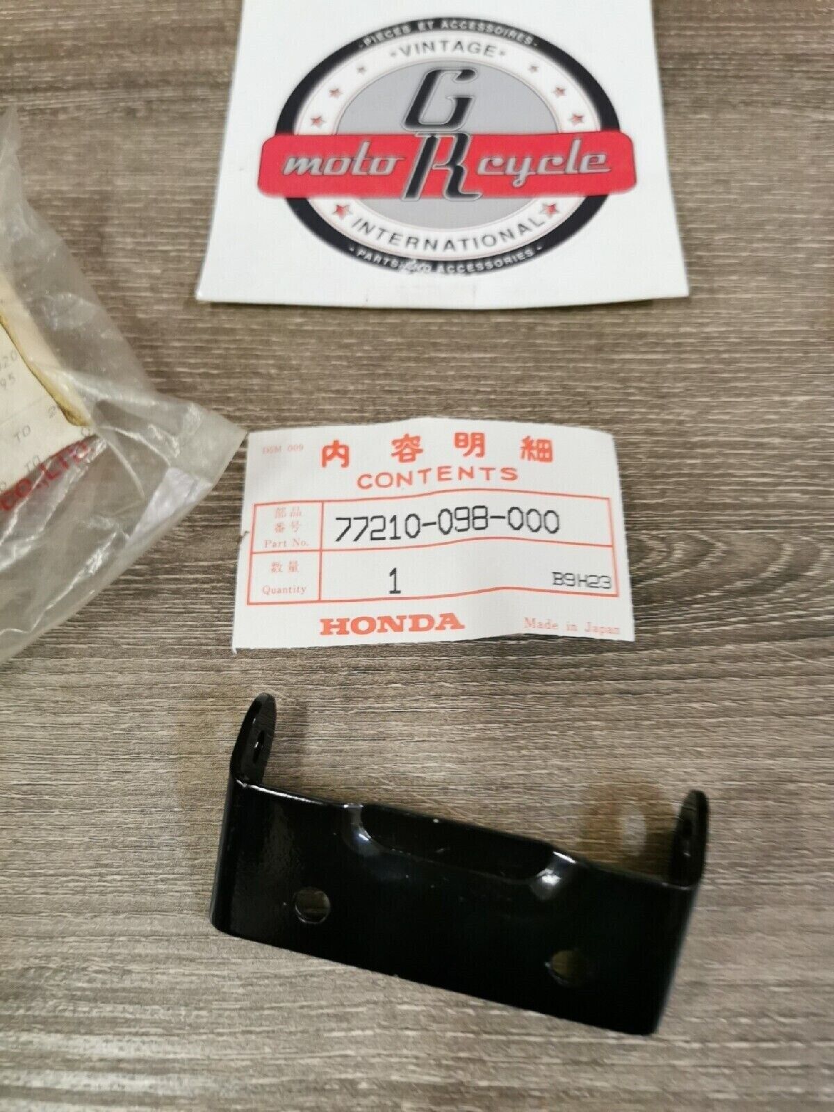 NOS HONDA CT110 1980 - 1986 BRACKET A SEAT 77210-098-000 H41