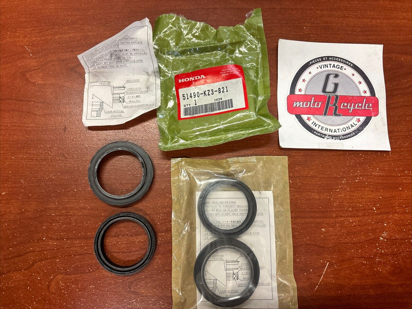NOS Honda CR125R CR250R CR500R CRM250R FRONT FORK SEAL SET 51490-KZ3-821 H142