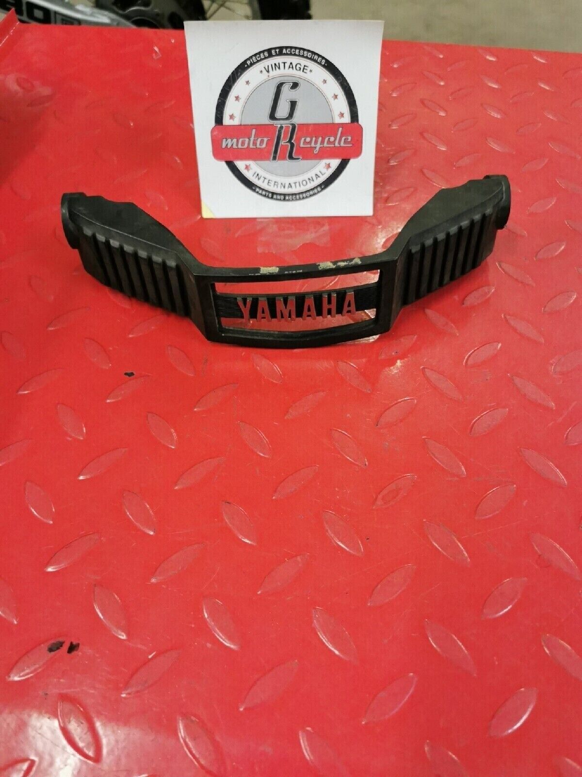 NOS YAMAHA XZ550RJ  1982  COVER EMBLEM  11H-23122-02-00 Y52