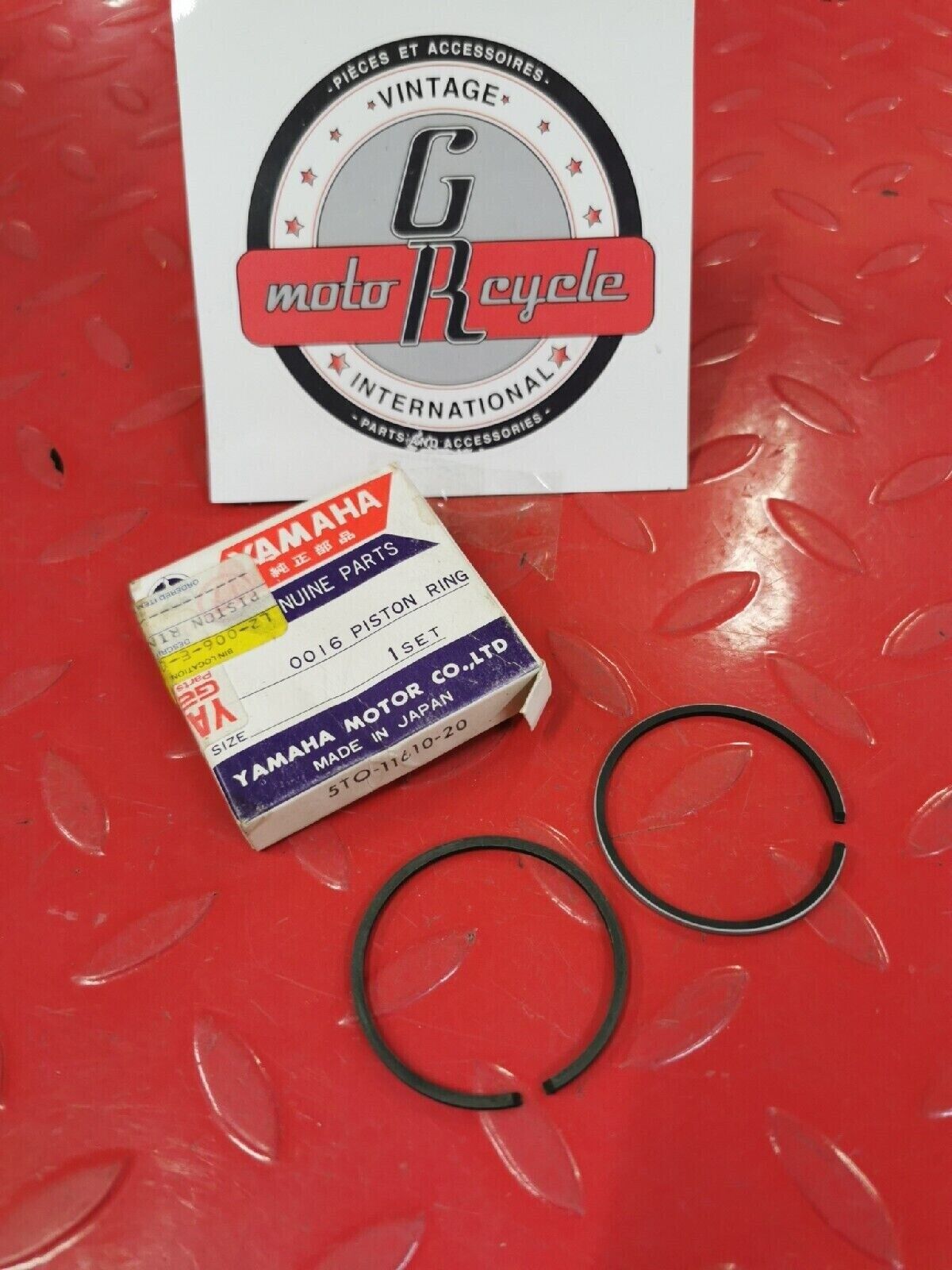 NOS YAMAHA V80   PISTON RING SET  0.5     5TO-11610-20-00  Y51