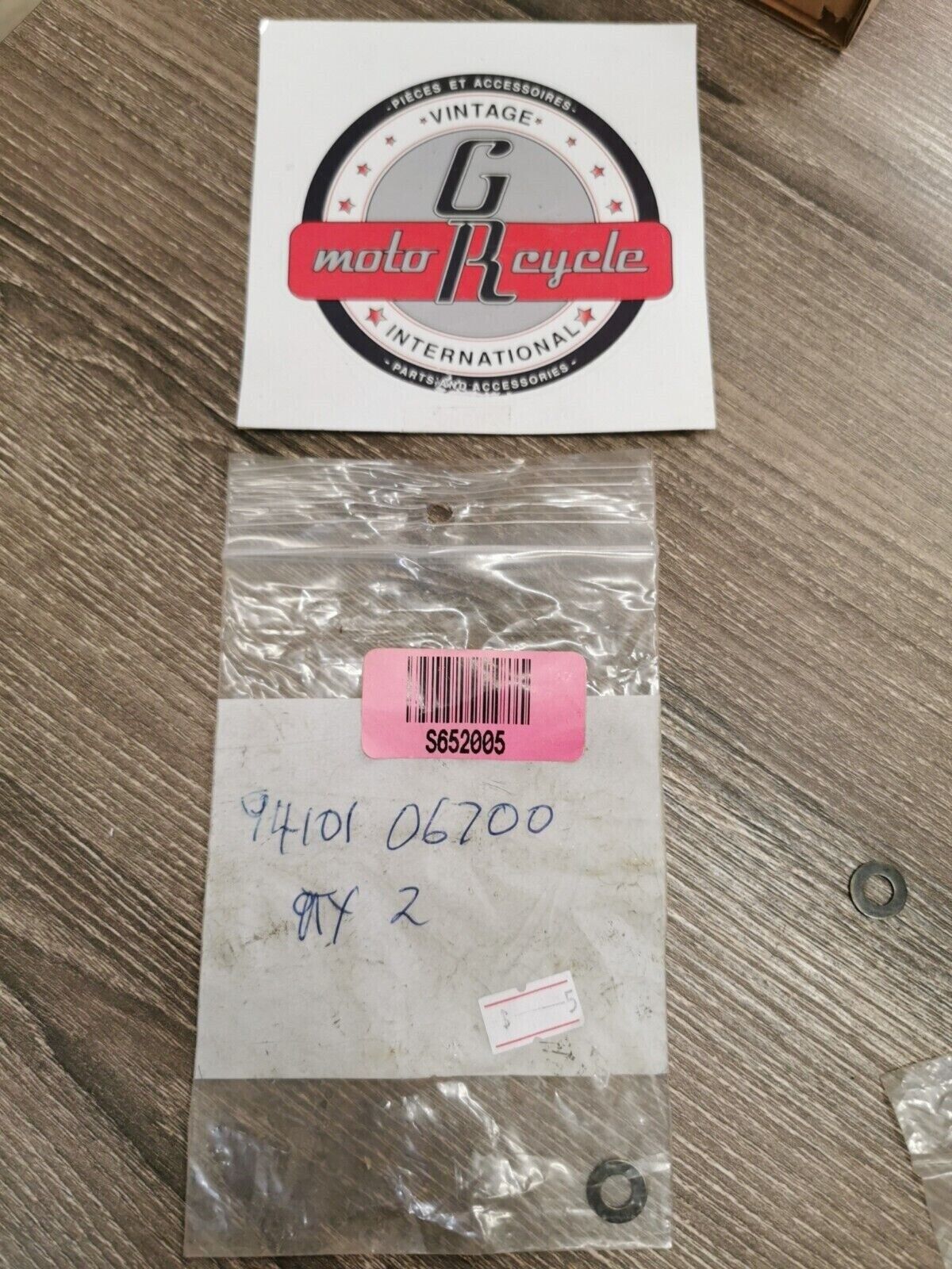 NOS HONDA CBR1000S CBR1000RR VF700C VF1100C CB750SC  WASHER 94101-06700 H50
