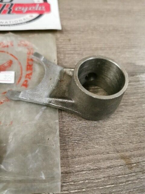 NOS HONDA C70 C71 CE71 1958 - 1960 FORK GEAR SHIFT 24211-258-010 H77