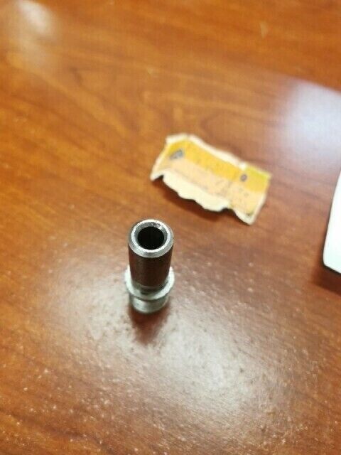 NOS Yamaha XS1 TACHOMETER GEAR HOUSING 256-17811-00-00 SUB 99999-00908-00 Y124