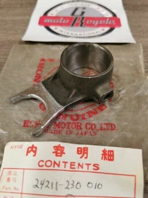 NOS HONDA CB125 CD125A CL125 1967 FORK GEARSHIFT 24211-230-010 H77