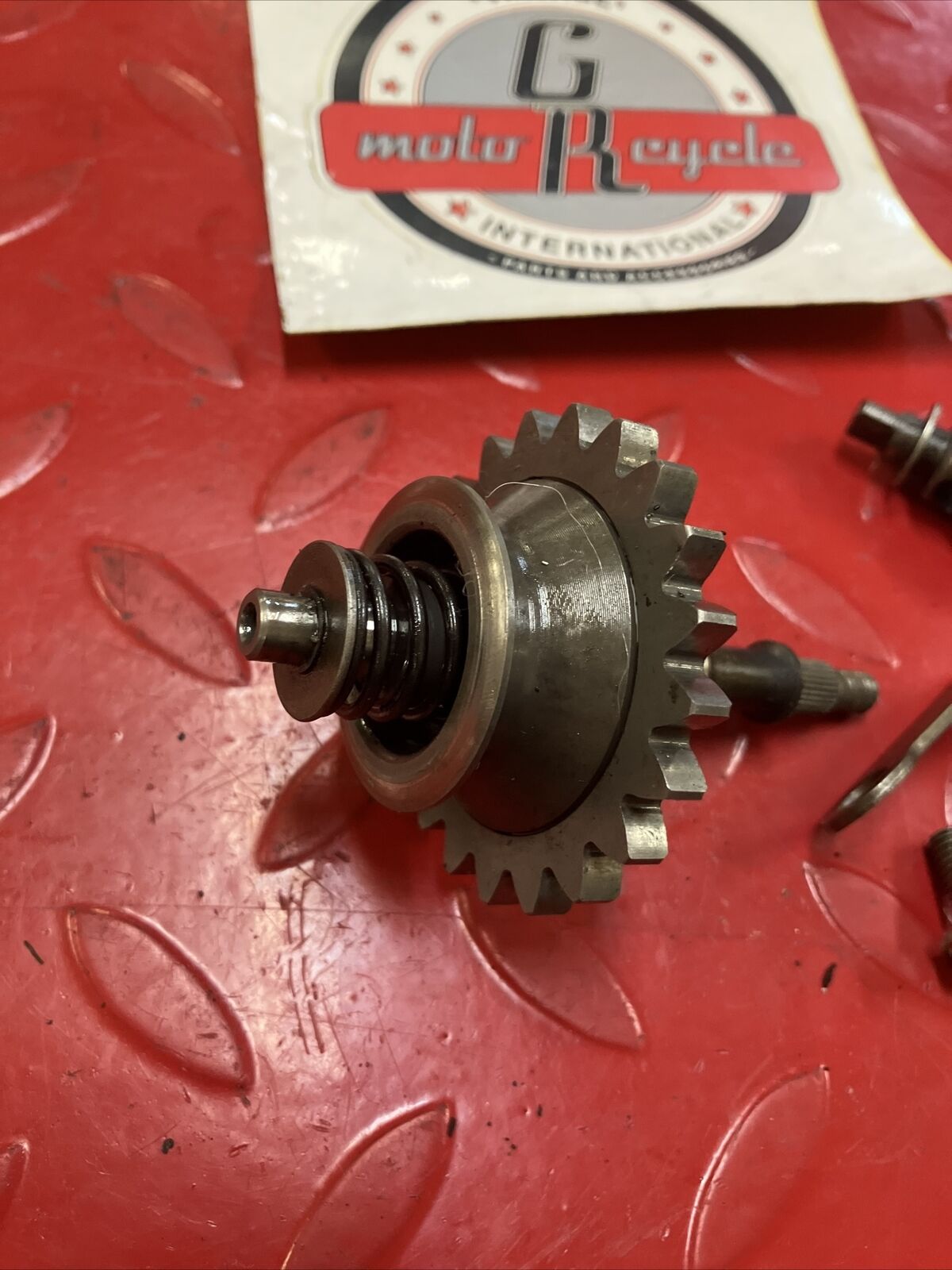 Honda CR250R 1984 waterpump water pump shaft gear 2