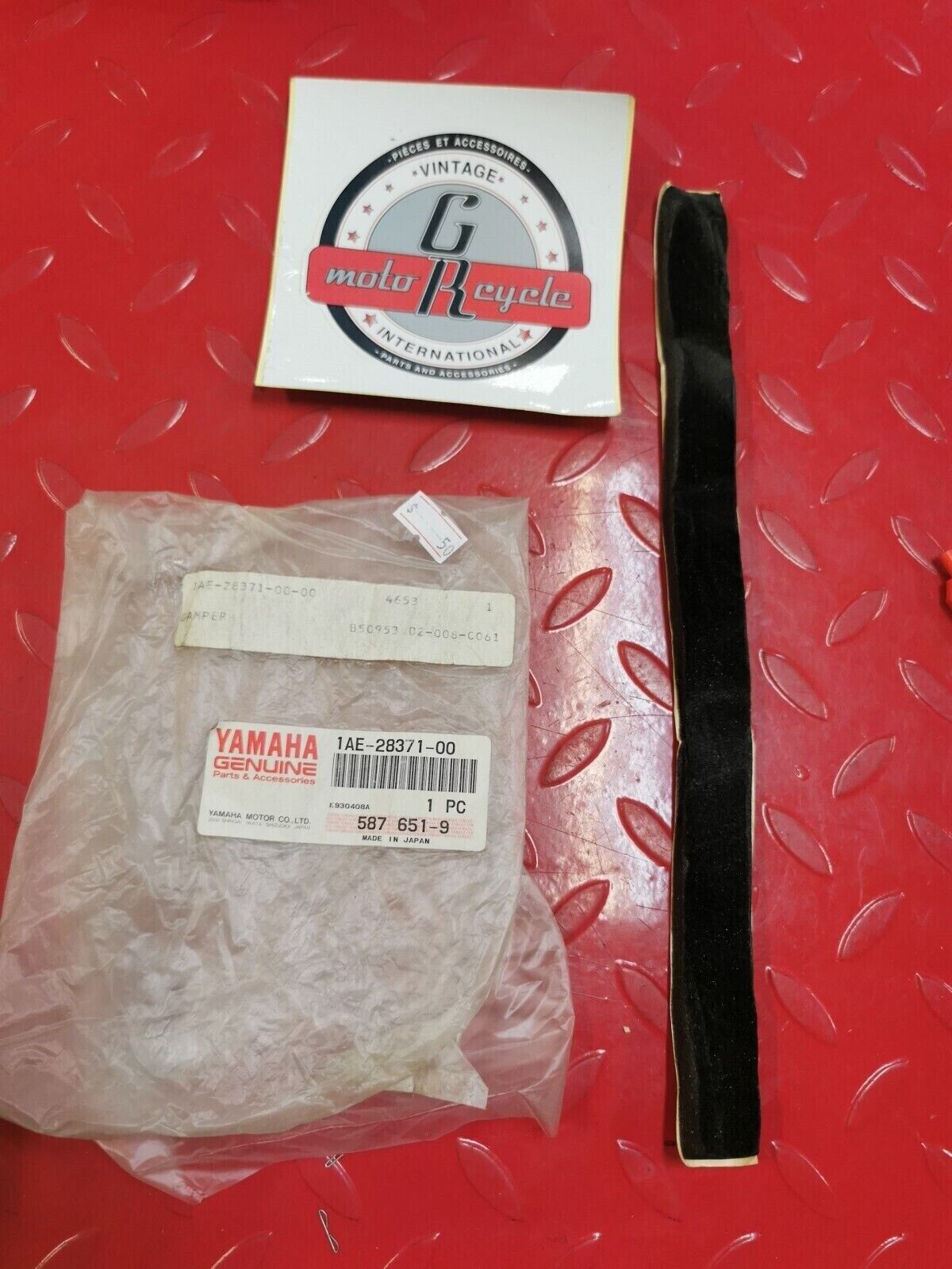 NOS YAMAHA FZ700 FZ750 1987 DAMPER 1AE-28371-00-00 Y29