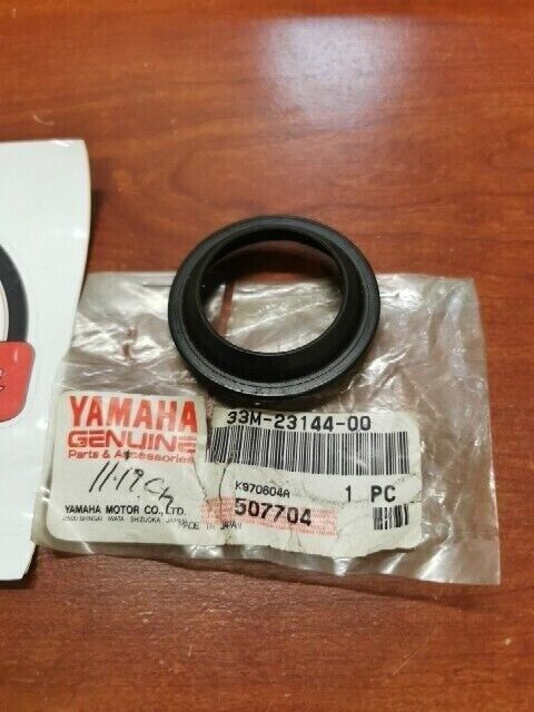 NOS Yamaha YX600 FZ600 XJ750 XJ650 XV750 FJ600 DUST SEAL 33M-23144-00-00 Y102