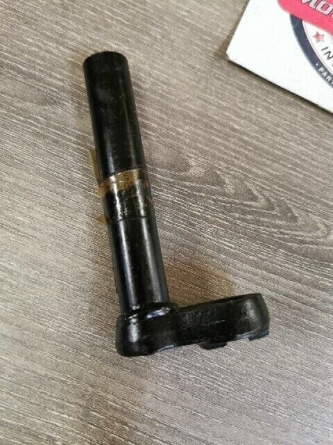 NOS YAMAHA R3 1969 FOOTREST REAR 1 168-27431-00-00 Y191