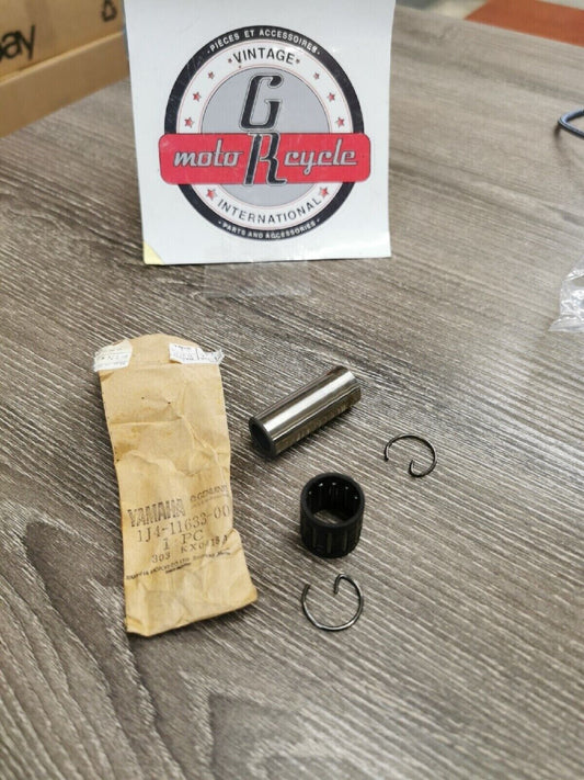 NOS YAMAHA   YZ100J YZ100  PISTON PIN  1J4-11633-00-00  Y58