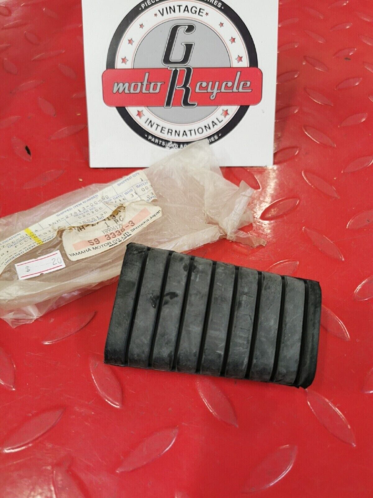 NOS YAMAHA XV1100 XV535 XV750 1986 - 2007 FOOTREST COVER   1NH-27413-00-00   Y50