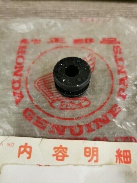 NOS HONDA ATC110 ATC125M 1983 - 1985 RUBBER HEADLIGHT MOUNTING 61315-958-000 H79