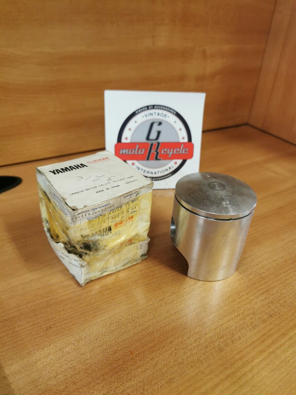 NOS YAMAHA GP433  1972  1973   PISTON  0.50 2ND O.S   820-11636-02-00  Y46