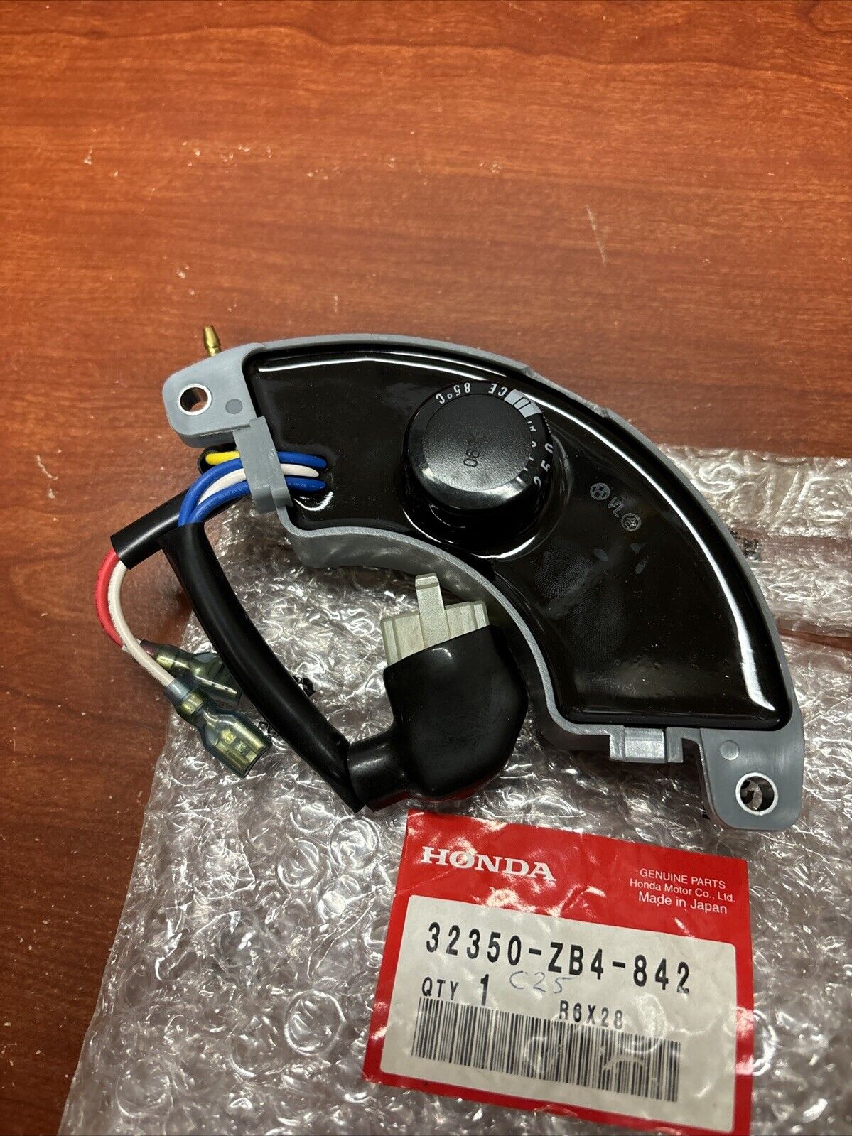NOS Honda AUTOMATIC VOLTAGE REGULATOR 32350-ZB4-842 H181