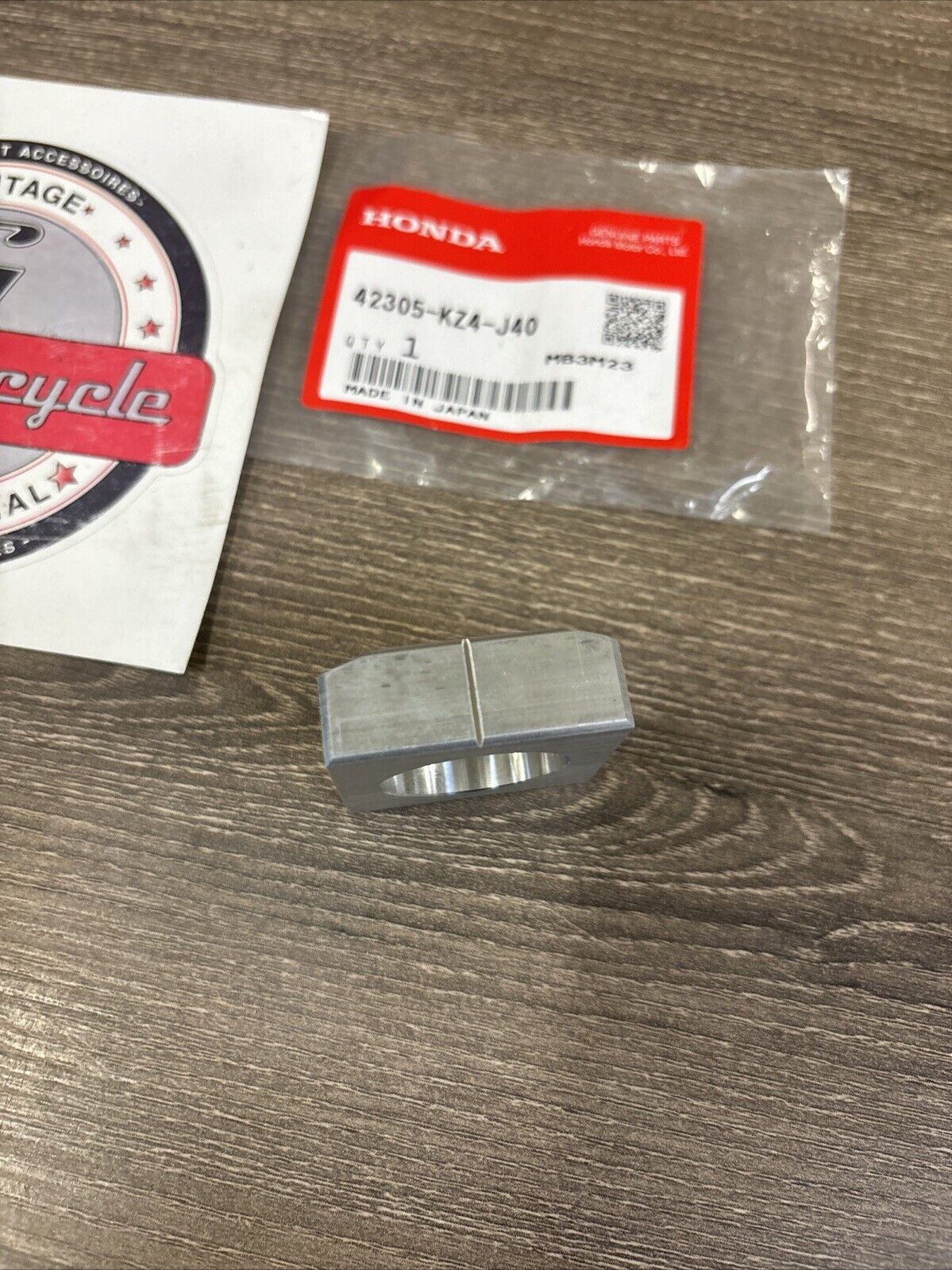 NOS Honda CR125R CR250R CRF250R CRF250X LEFT REAR AXLE COLLAR 42305-KZ4-J40 H138