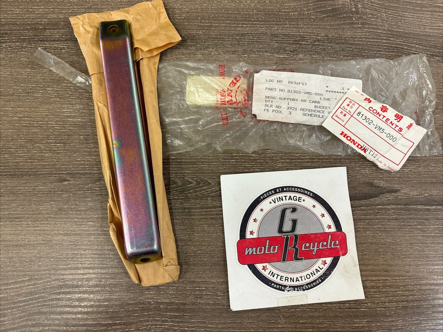 NOS Honda TRX200 TRX250 REAR CARRIER SUPPORT 81302-VM5-000 H119