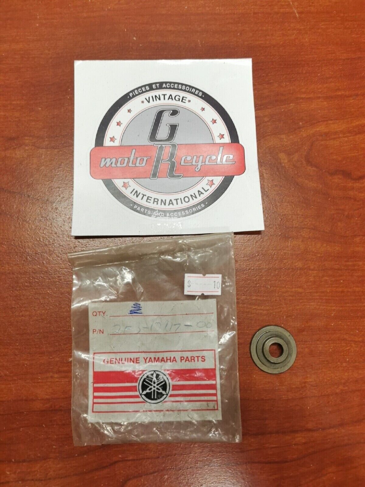 NOS Yamaha VALVE SPRING RETAINER 2F3-12117-00-00 Y69