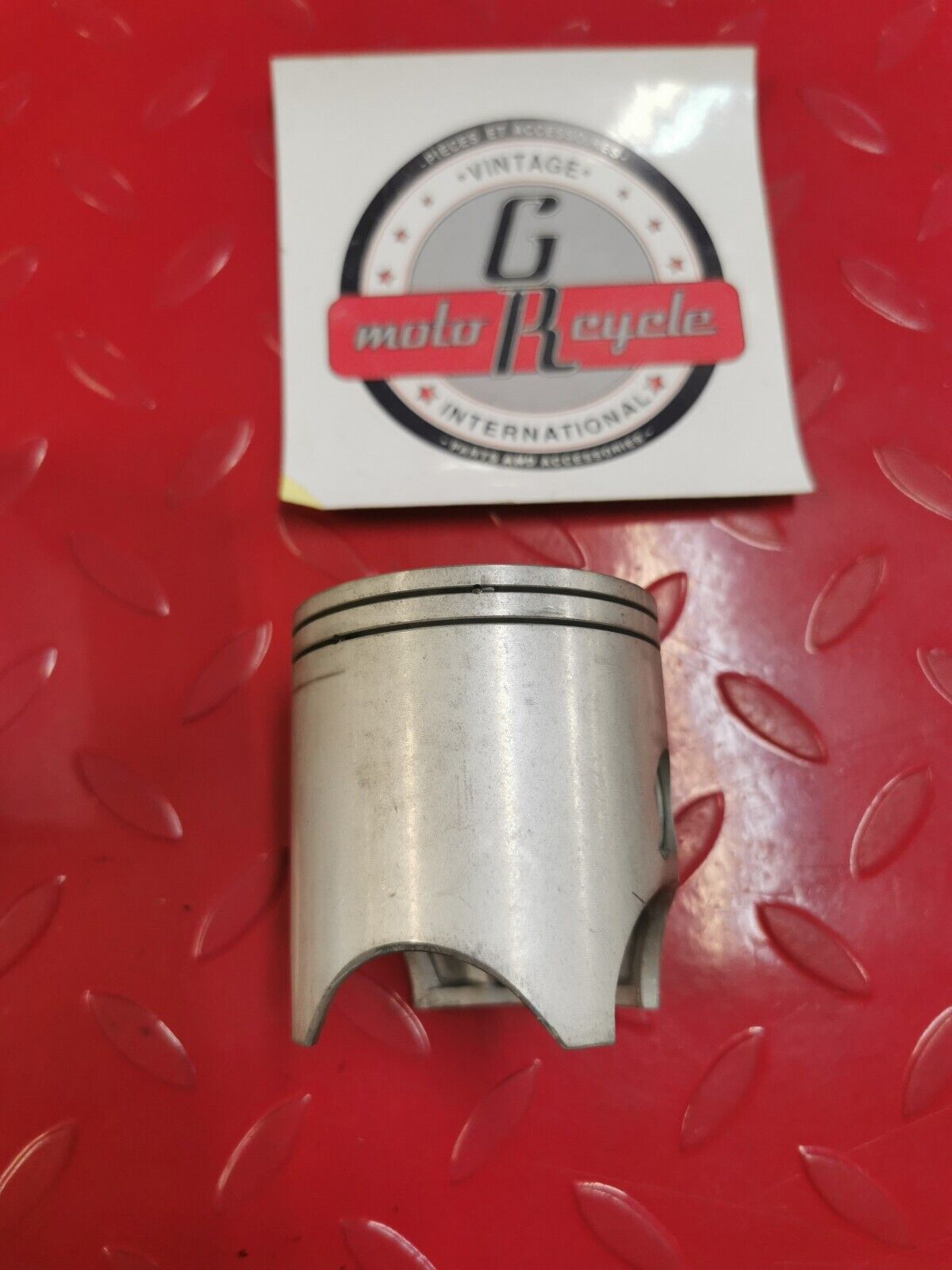 NOS YAMAHA YZ250 PISTON STD (STD) 56A-11631-00 SUPERCEDED BY 1LU-11631-01-93 Y27