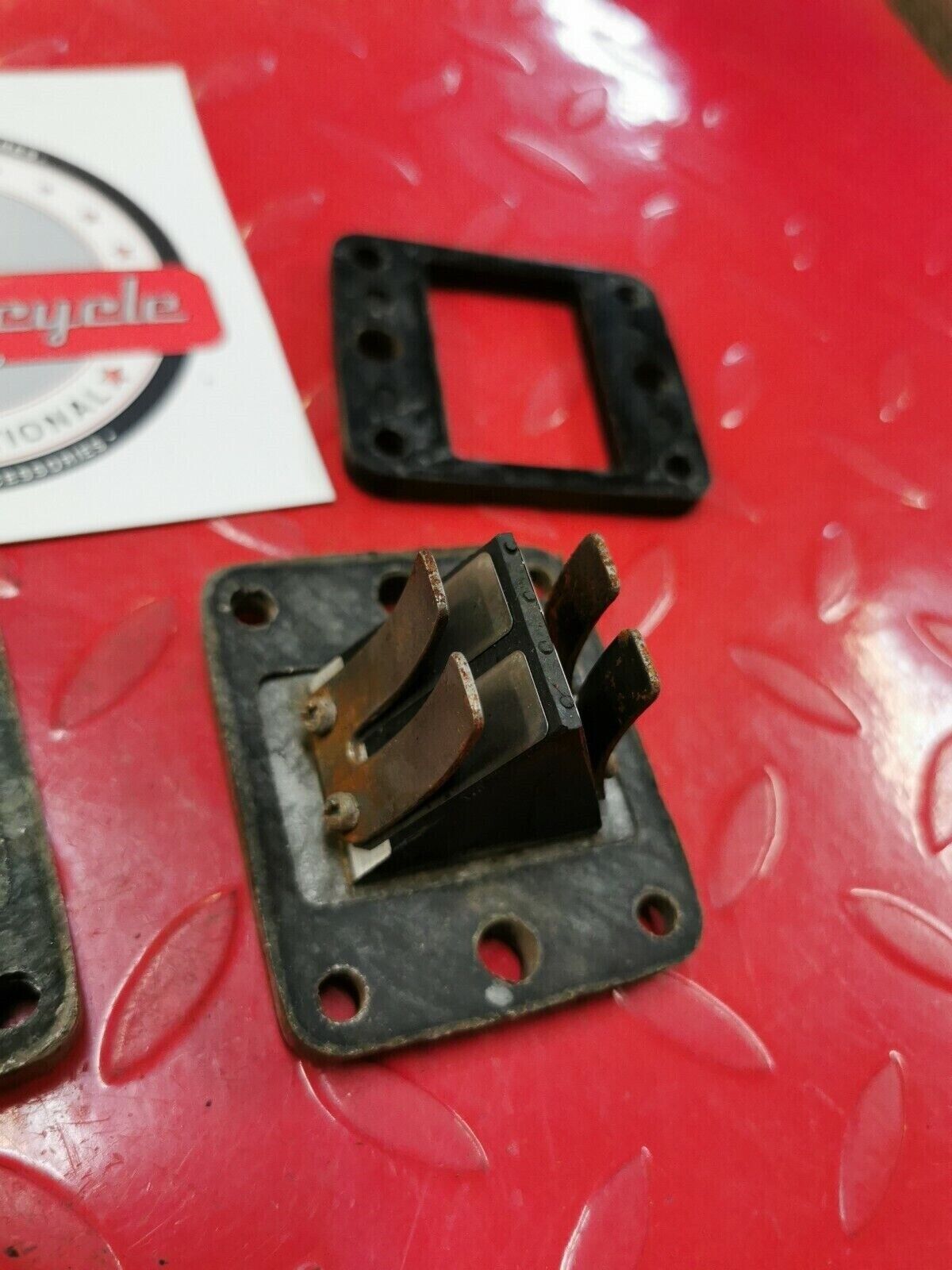Yamaha RD125 1975 reed valve block cage intake manifold RD200 389-13613-00-00 T