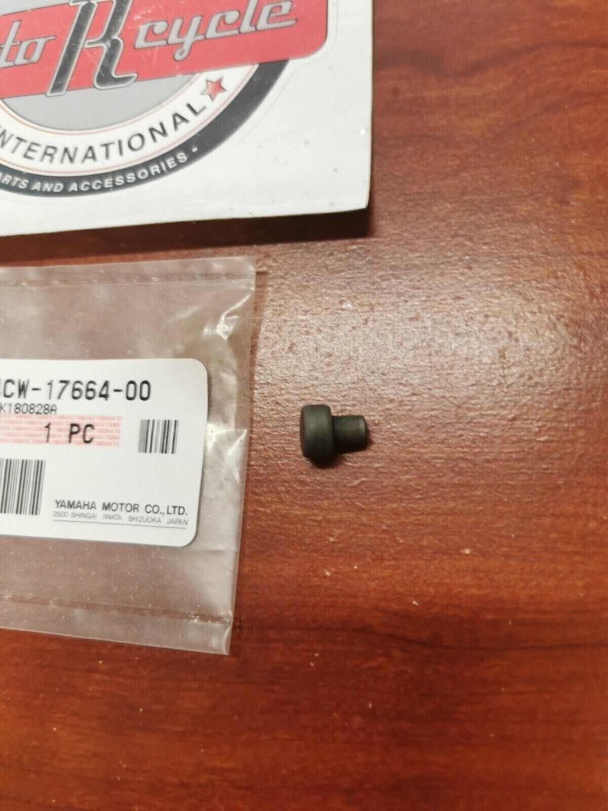 NOS Yamaha GUIDE PIN 4CW-17664-00-00 Y81