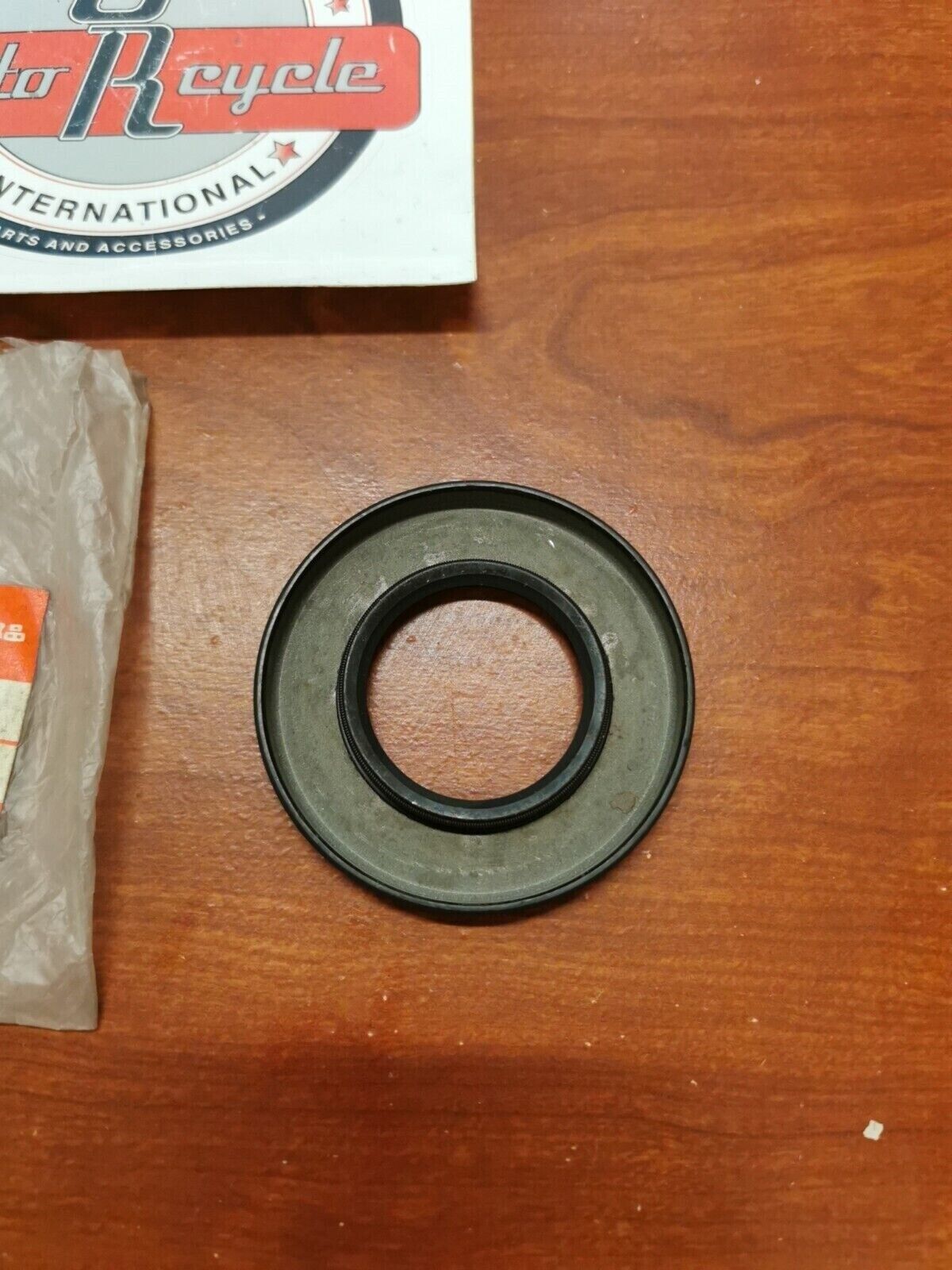 NOS Suzuki 1983 - 1986 GS550 DRIVE SHAFT OIL SEAL (33X62X7) 09283-33002 S20