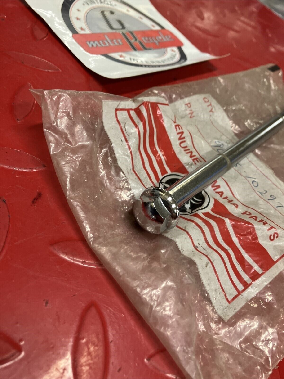 NOS YAMAHA BOLT FLANGE 90105-10297-00 Y59