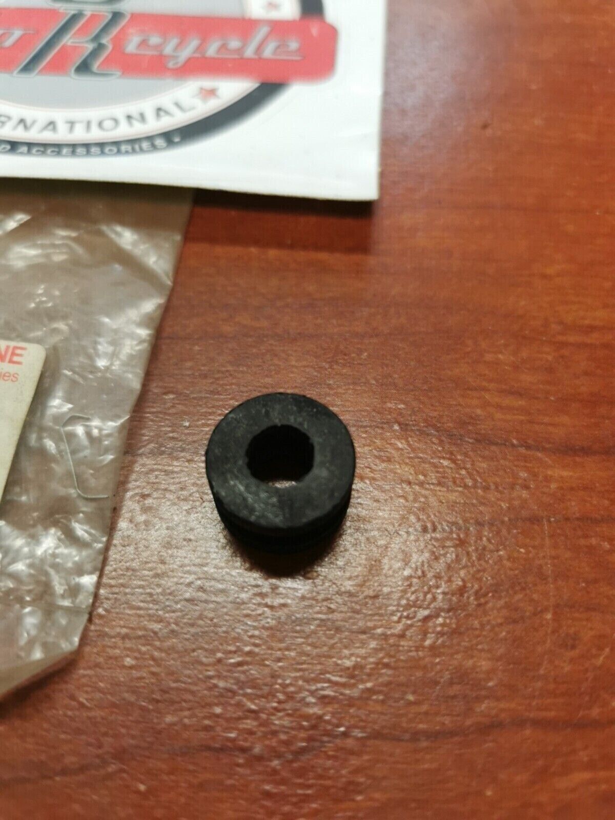 NOS YAMAHA VK540 MT07 YZFR1 GROMMET 90480-12314-00 SUB. 90480-12497-00 Y72