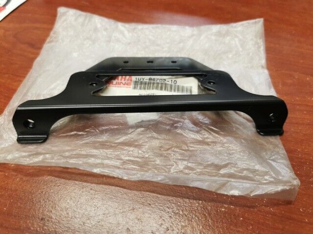 NOS Yamaha YFA1 YFM350 YFS200 YFZ350 TAILLIGHT BRACKET 1UY-84702-10-00 Y103