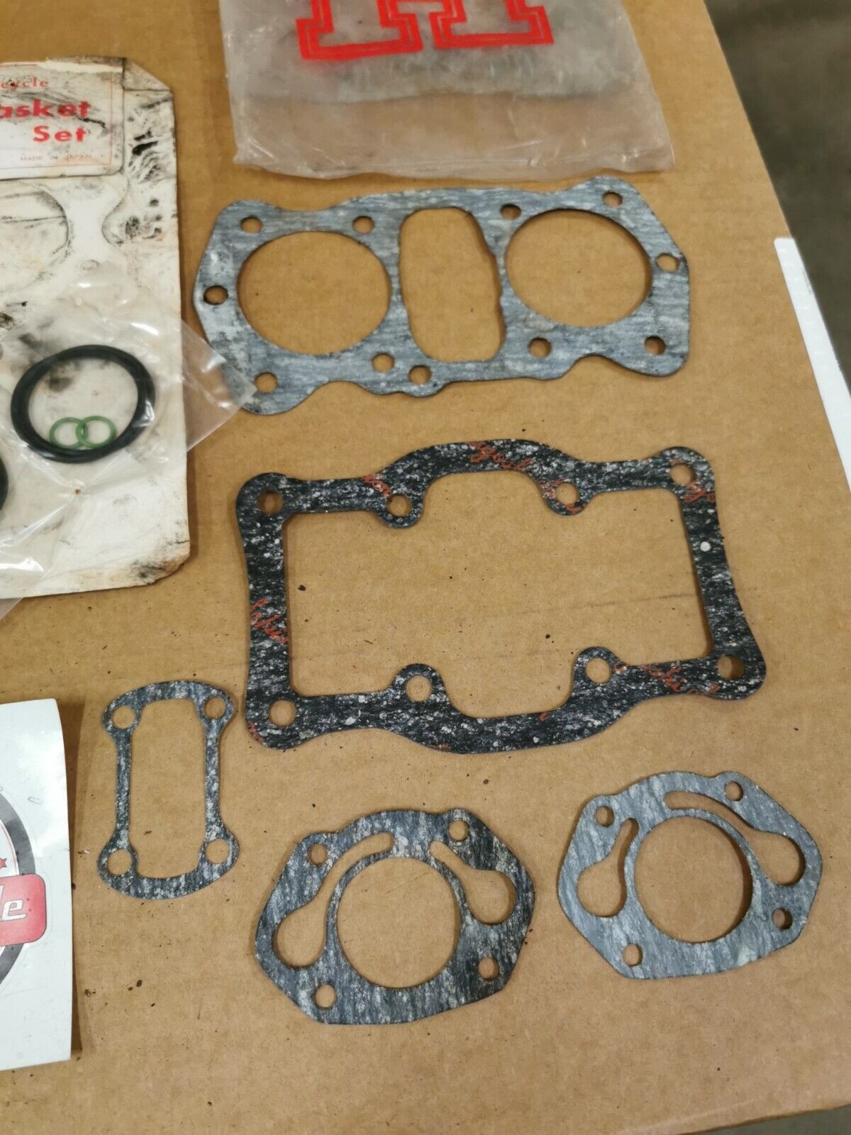 NOS HONDA 305CC CB77 CL77 TOP END GASKET KIT SET INCOMPLETE J49