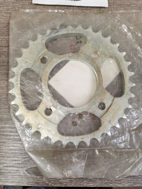 NOS HONDA ACTION ACCESSORIES CB360 C102 SPROCKET DRIVEN 34t 41200-369-010 J61