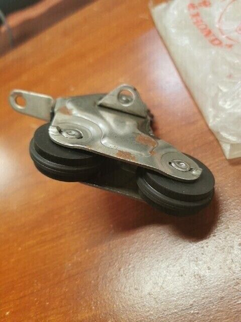 NOS Honda CB450 CB500T CL450 FRONT CAM CHAIN GUIDE ROLLER 14610-319-000 H97